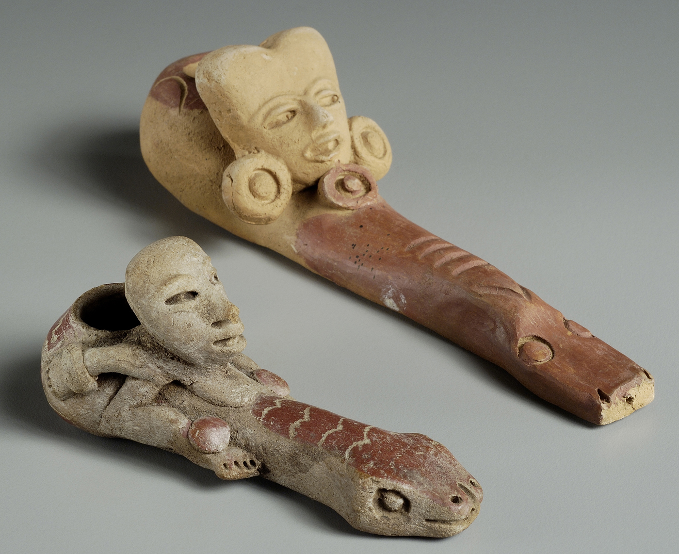人頭像付ヘビ形土製パイプ