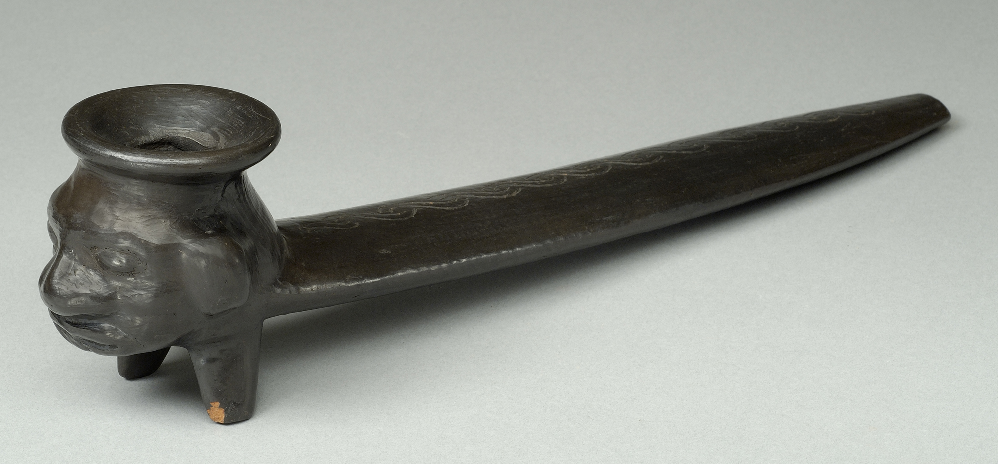 犬頭部形土製パイプ