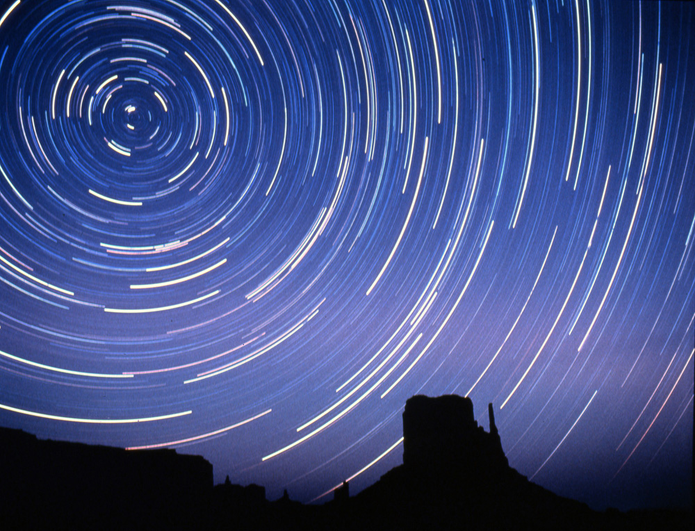 モニュメント・バレーに昇る大熊座